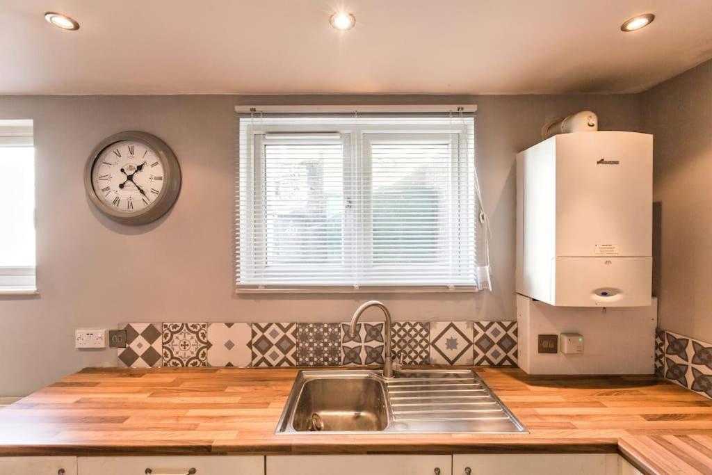 Charming Apartment In Deal Near The Beach & Town Exterior photo